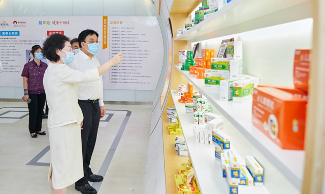 海南省长冯飞莅临尊龙凯时药业集团调研指导事情 | 公司新闻 | 尊龙凯时药业