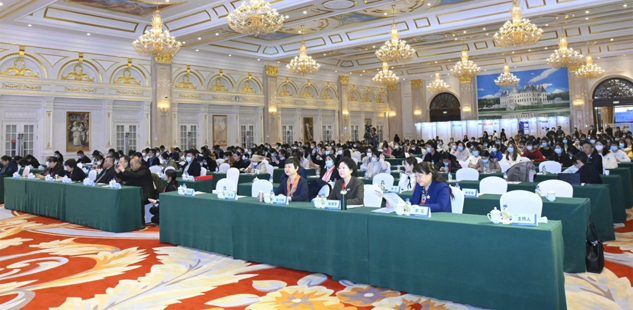 刘景萍董事长在中华中医药学会儿科学术大会上与天下儿科同志共话儿童康健 | 公司新闻 | 尊龙凯时药业